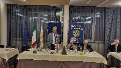 4 novembre 2021. Visita del Governatore distrettuale dott. Luigi Viana. Incontro con i soci.